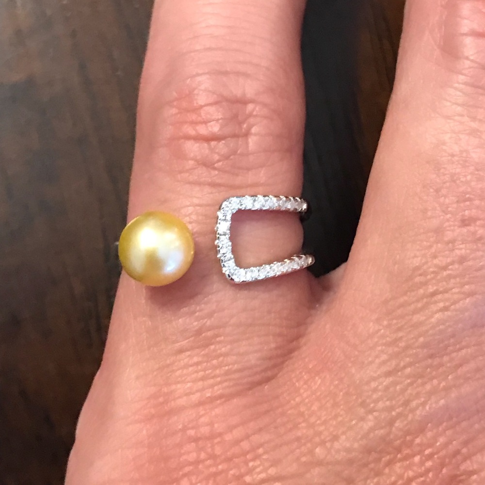 Sterling silver pearl ring